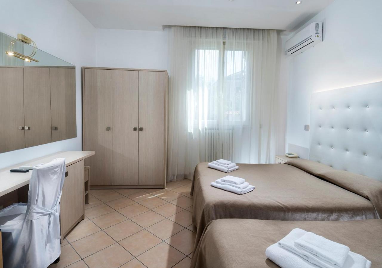 Hotel Mediterraneo Pesaro Eksteriør bilde