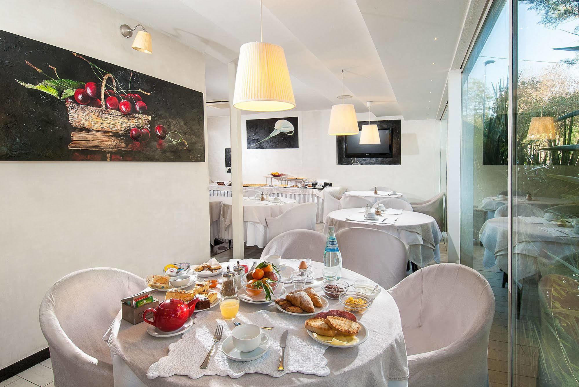 Hotel Mediterraneo Pesaro Eksteriør bilde